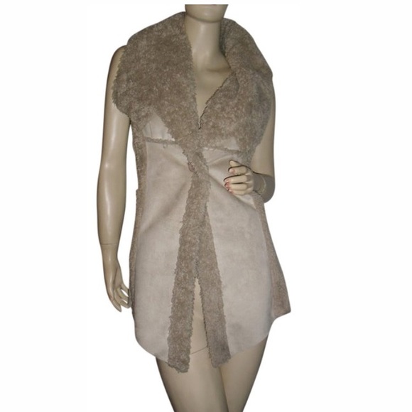 Really Cute Soft Vest by Dolce Cabo - Picture 1 of 2